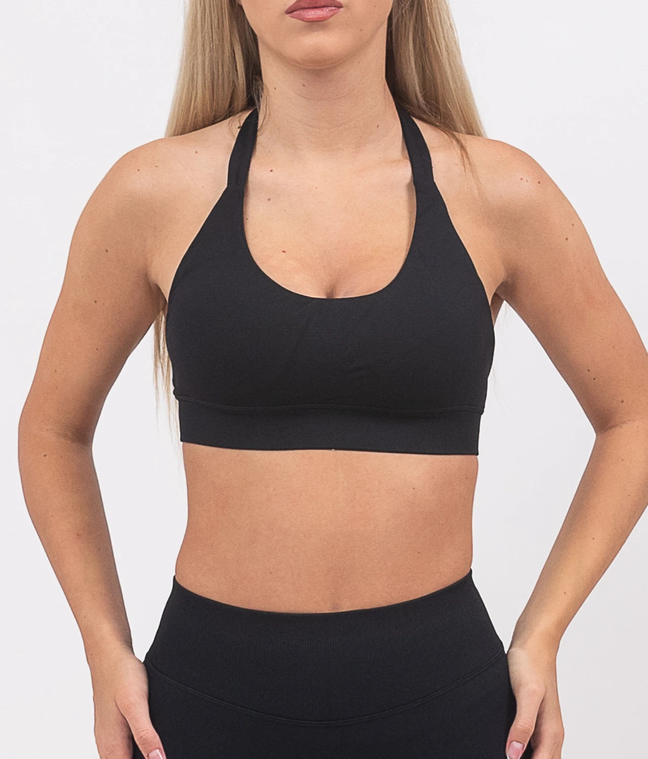 Ira-black-top-na-bretele-3-1.webp Ira black top na naramenice - Slika 1