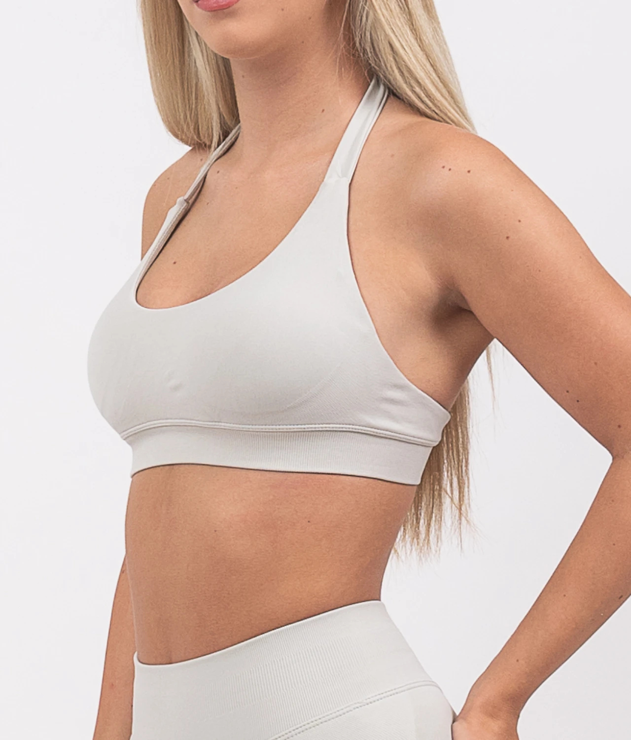 Ira-light-gray-top-na-bretele-2-1.webp Ira light gray top na naramenice - Slika 1
