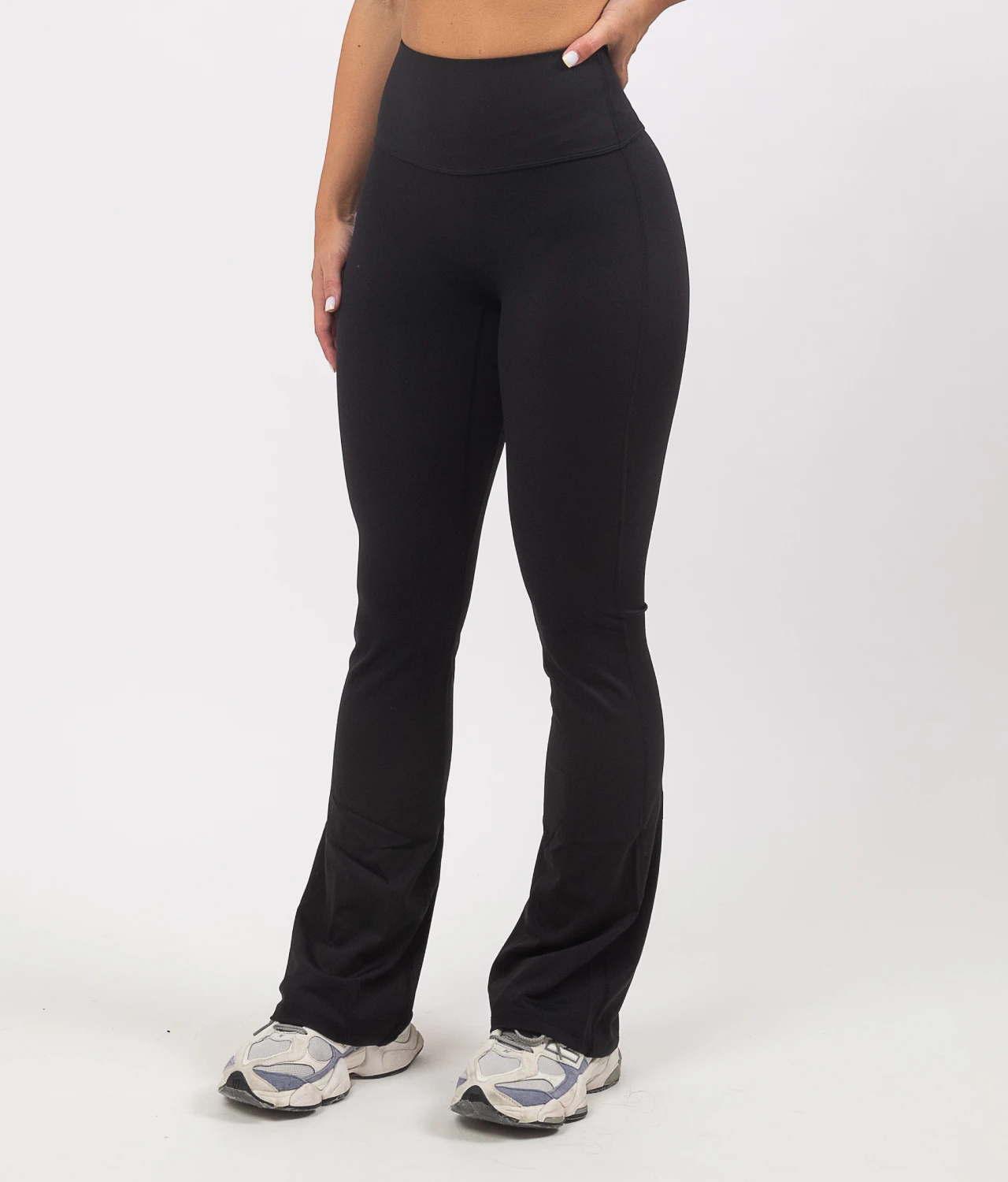 Leila black push up zvoncare 4 Leila black push up trapez tajice - Slika 1