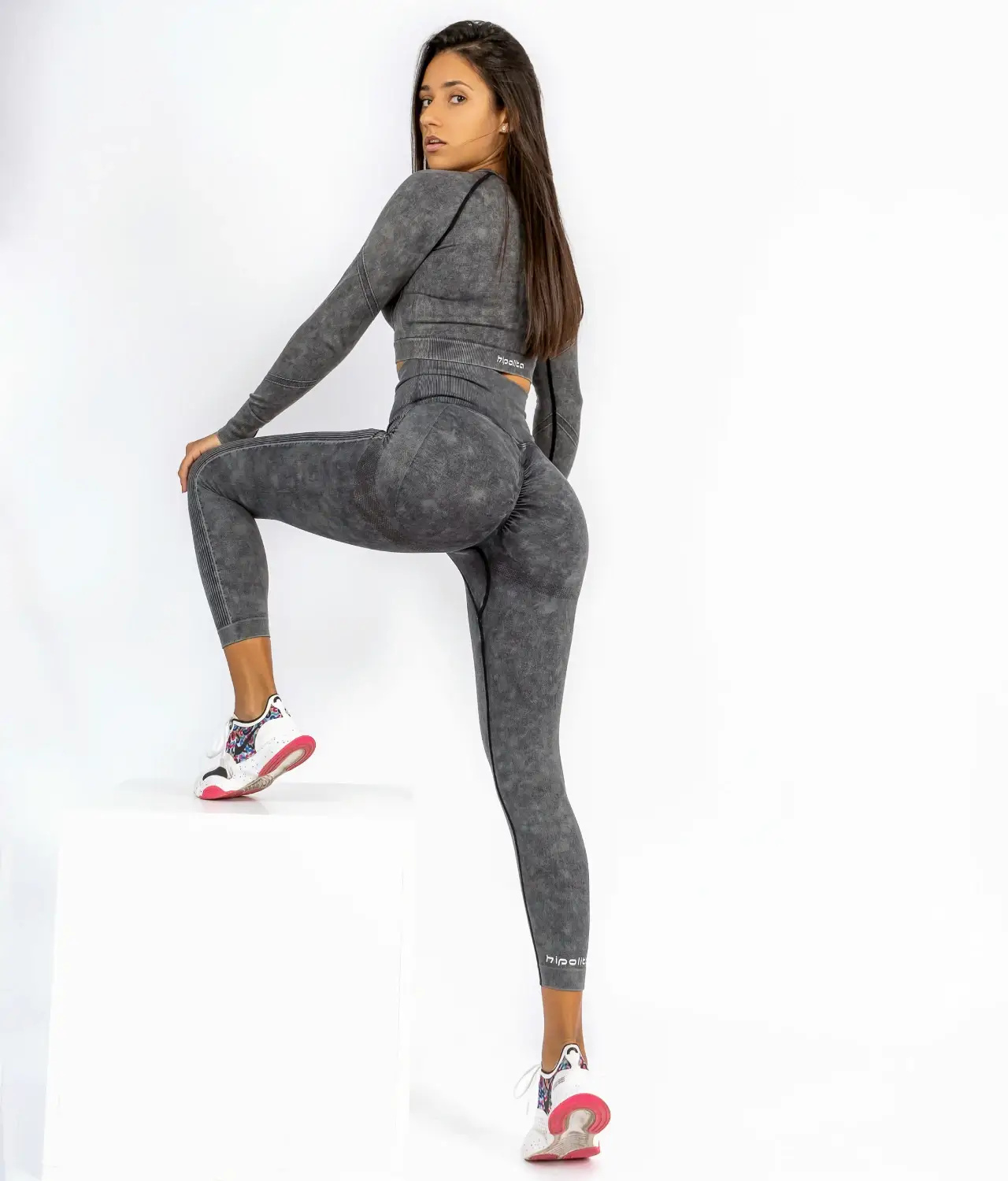 perfect body dark gray komplet sa topom na dug rukav 1 Perfect body dark gray komplet sa topom na dug rukav - Slika 1