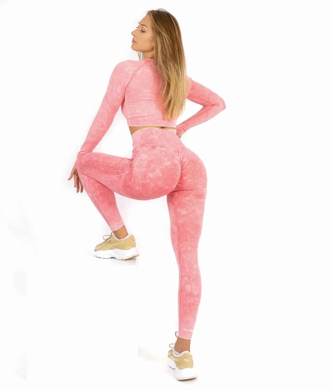 perfect body pink komplet sa topom na dug rukav 3 Perfect body pink komplet sa topom na dug rukav - Slika 1