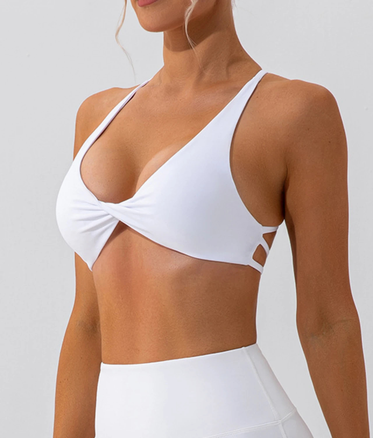 reina-white-top-na-naramenice Reina white top na naramenice - Slika 1